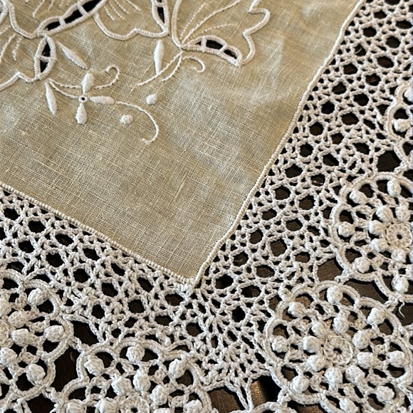 Vintage Crochet table cloth or coverlet - Picture 7 of 14